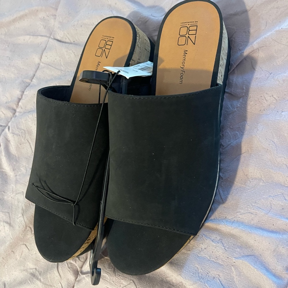 No boundaries sz 8 womens casual sandals